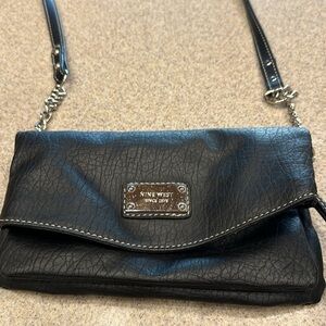 Nine West Crossbody/wristlet CB strap removable, pebbled black man-made leather